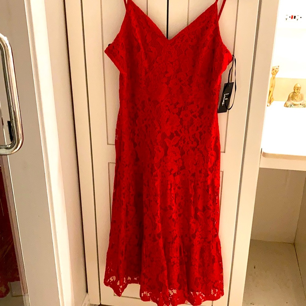 Lulu’s red dress